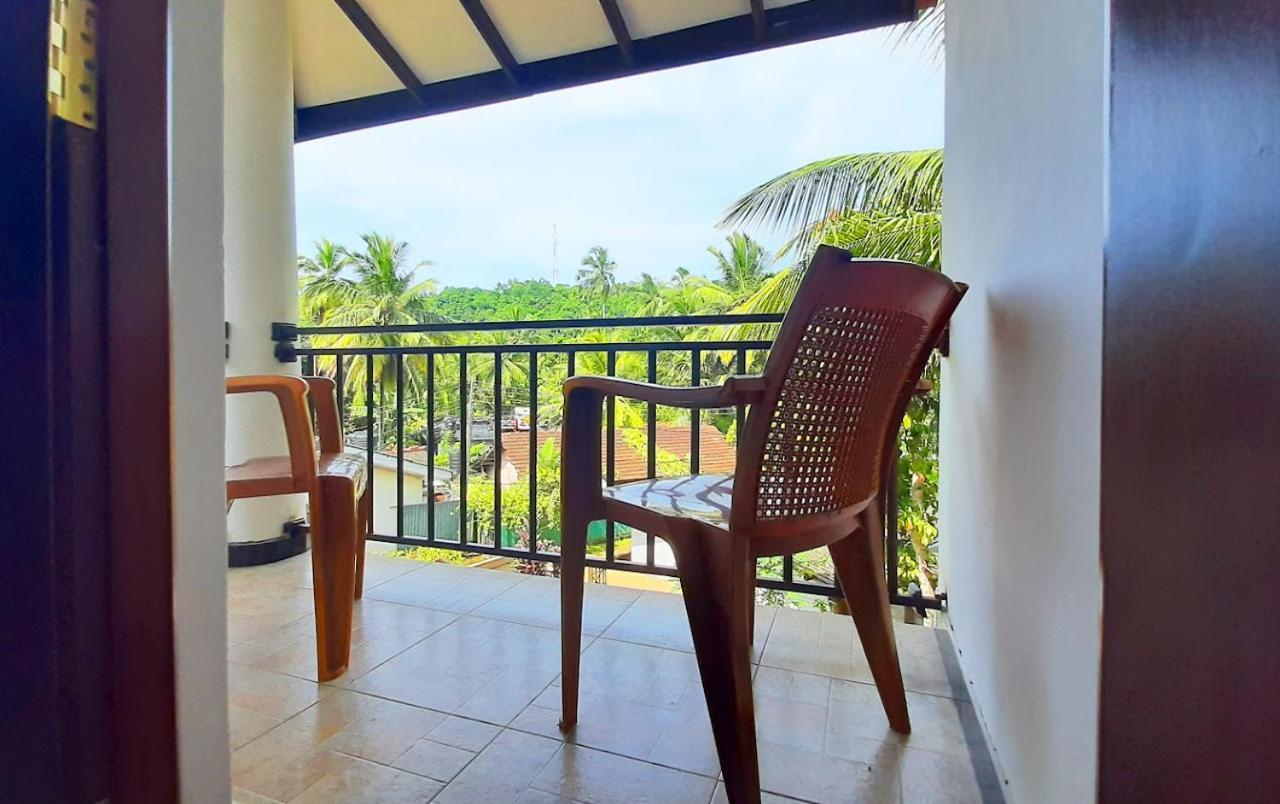 Sea & Greens Apartments Unawatuna Esterno foto