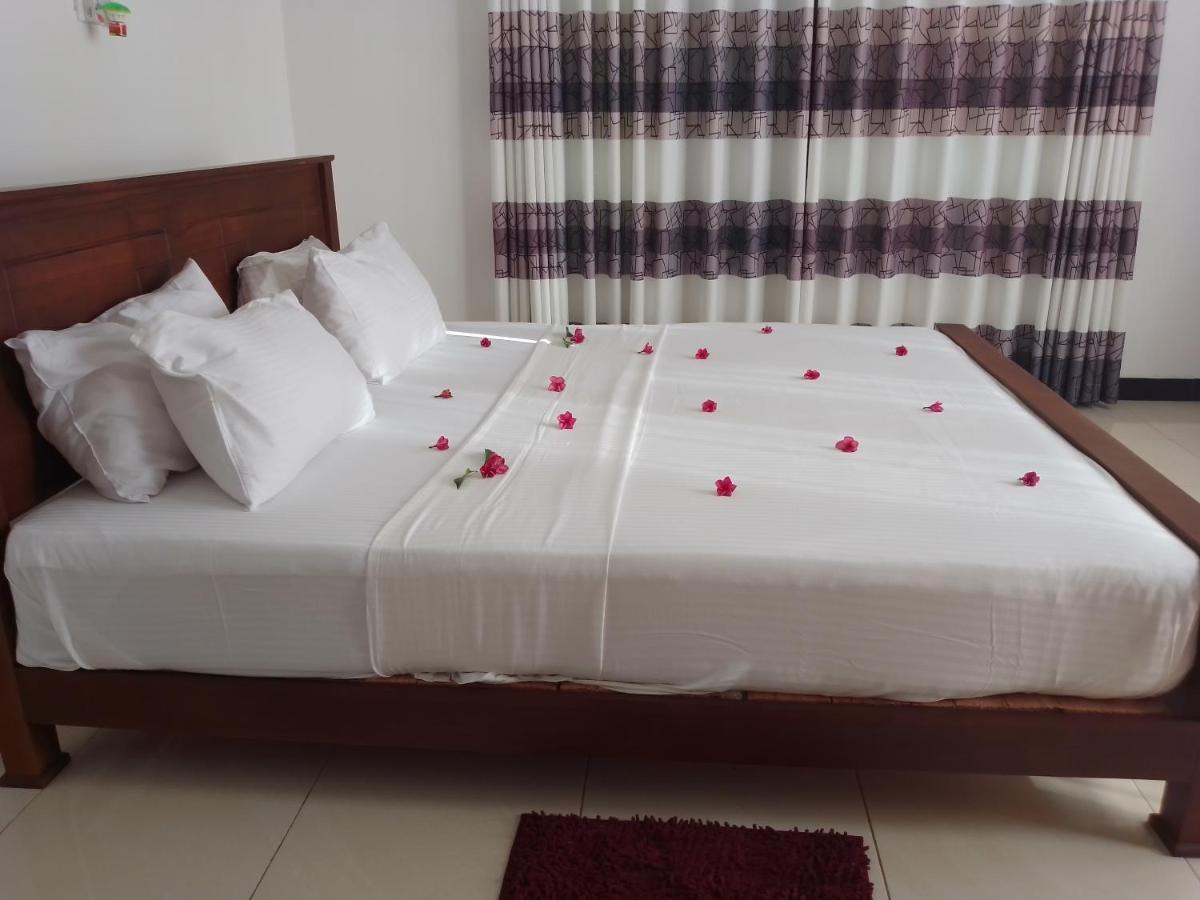 Sea & Greens Apartments Unawatuna Esterno foto