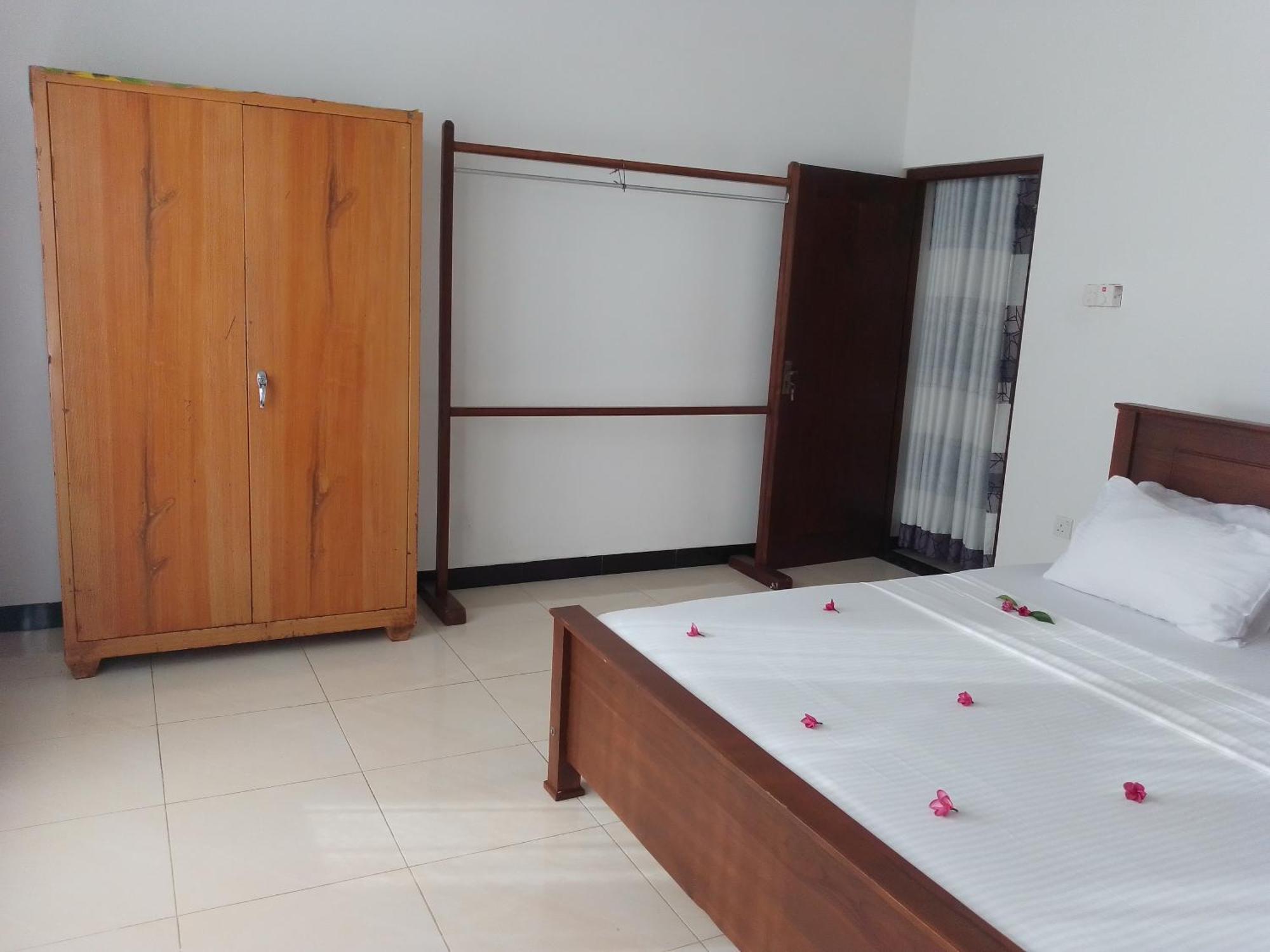 Sea & Greens Apartments Unawatuna Esterno foto