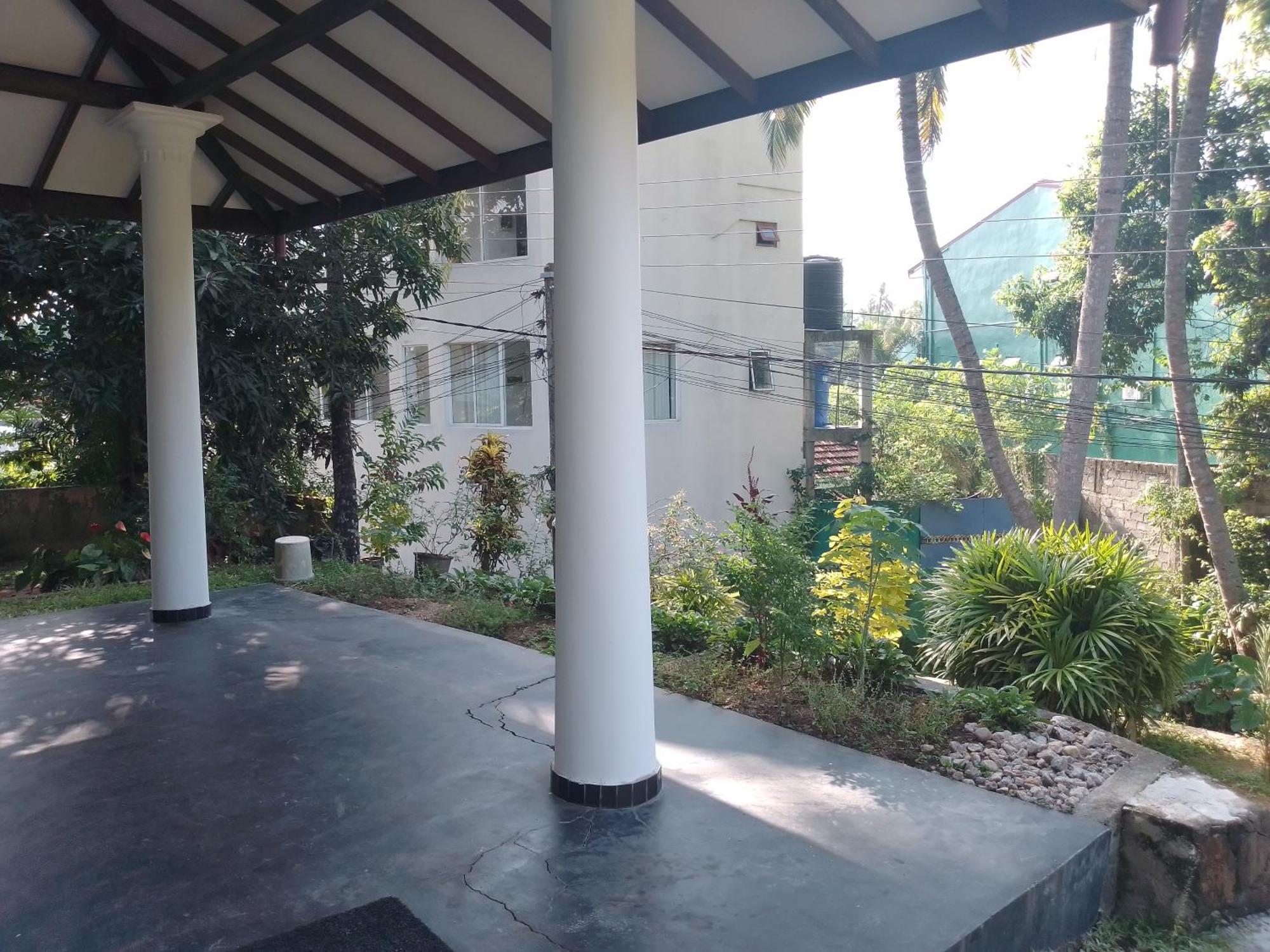 Sea & Greens Apartments Unawatuna Esterno foto